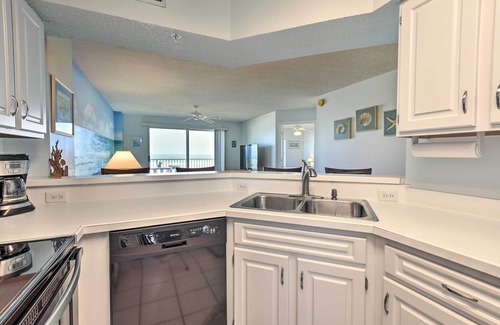 Seawinds Condo Condo | Oceanfront Retreat w/Pool: Steps to Ormond Beach