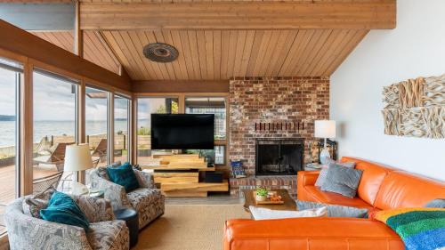 Bells Beach House | Oceanfront w Game Room Fire Pit Panoramic Views Angels Landing by AvantStay