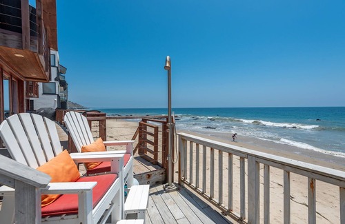 Eastern Malibu House | Oceanfront with Hot Tub, BBQ, Private Beach, Dog Friendly, Fully Stocked