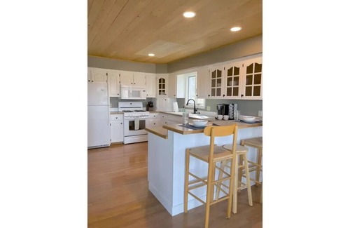 Bass Harbor House | Oceanside Cottage Near Acadia National Park