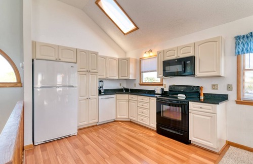Tuckahoe House | Oceanside home in Duck w/hot tub & community pool!