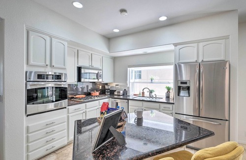 Townsite Cottage | Oceanside Home w/Rooftop Patio - Steps to Beach!