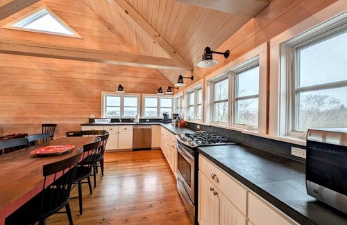 Milbridge House | Oceanside Saltwater Farm House NEW! Sleeps 11, beach, firepit