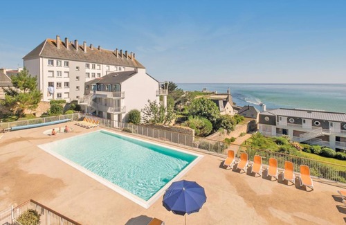 Audierne Apartment | Oceanview Apartment w/Pool