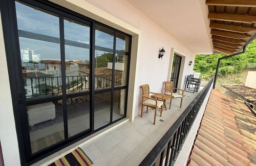 Las Catalinas Apartment | Oceanview Apt, 3BR/2BA in The Catalinas, 5 min walk to the beach, free parking