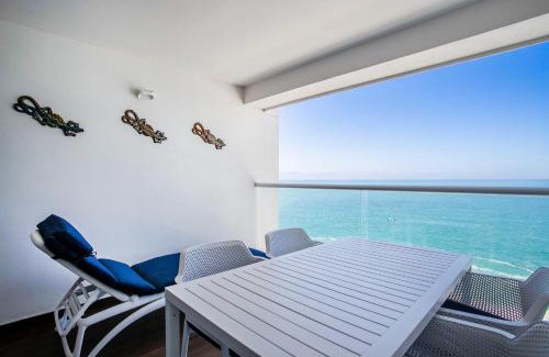 Las Glorias House | Oceanview Escape with Gym and Hot-tub