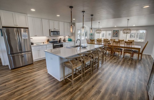 Sandbridge House | Oceanview, Private Pool, Sleeps 16, Dogs okay, close to beach, PICKLEBALL COURT!