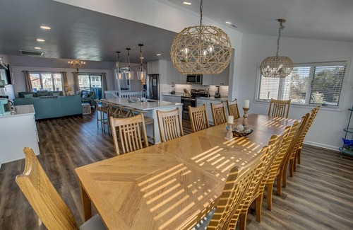Sandbridge House | Oceanview, Private Pool, Sleeps 16, Dogs okay, close to beach, PICKLEBALL COURT!
