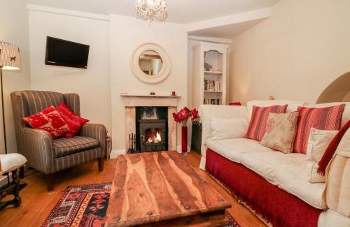 Chalford House | October Cottage