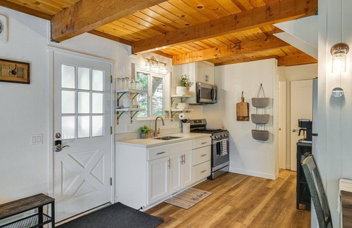 Cold Springs Cabin | OCTOBER Enchanting at Cedar Pine Retreat! Enjoy Spooky Events every weekend!