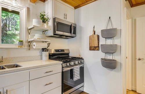 Cold Springs Cabin | OCTOBER Enchanting at Cedar Pine Retreat! Enjoy Spooky Events every weekend!