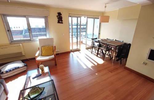 Paco De Arcos Apartment | Oeiras, 2 bedroom apartment w balcony and barbecue next to Parque dos Poetas