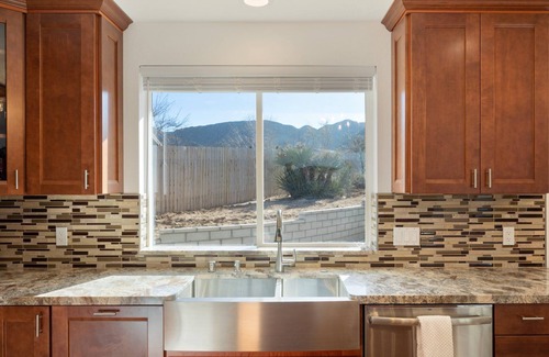 Joshua Tree House | Of Wine & Gods - Hot Tub, BBQ and Fire Pit!