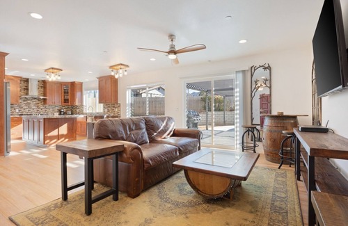 Joshua Tree House | Of Wine & Gods - Hot Tub, Bbq And Fire Pit! 3 Bedroom Home by RedAwning