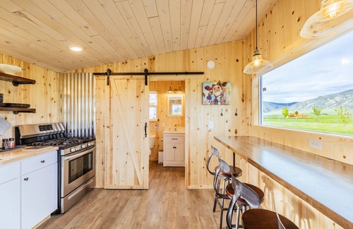 Whitehall Other | Off-grid farm stay with spectacular mountain views!
