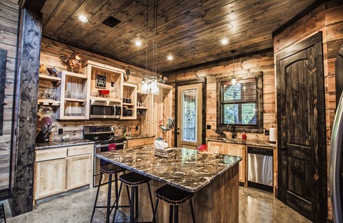Hochatown Cabin | Off The Record - Couples Cabin, Farmhouse Style, Sleeps 4, High-End Amenities