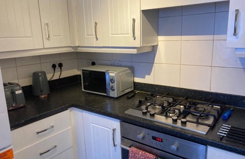 Openshaw House | Ogden- Delightful 4 Bed House, Sleep 8 Short and Long Stay