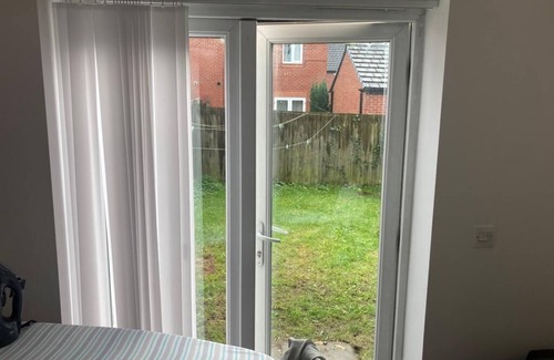 Openshaw House | Ogden- Delightful 4 Bed House, Sleep 8 Short and Long Stay