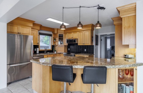 Central Okanagan House | Okanagan | LakesideHome | HotTub & Pool | Licensed