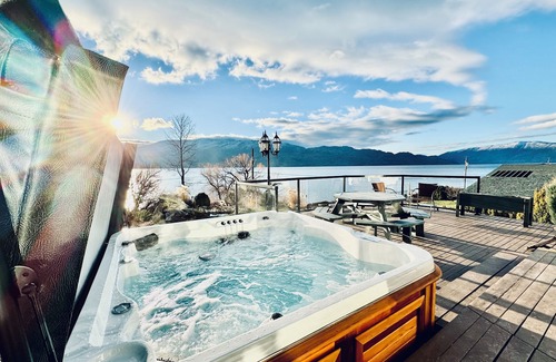Central Okanagan House | Okanagan | LakesideHome | HotTub & Pool | Licensed