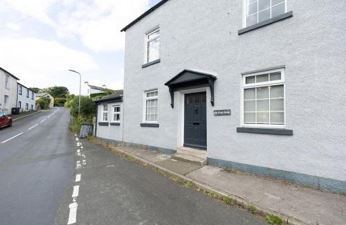 Cark House | OLD BANK HOUSE - Perfect Getaway for Friends & Families