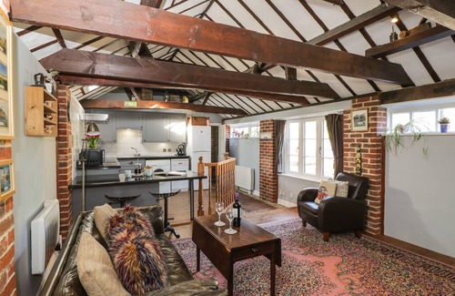 Lyneham Cottage | OLD CART SHED, pet friendly, character holiday cottage in Lyneham