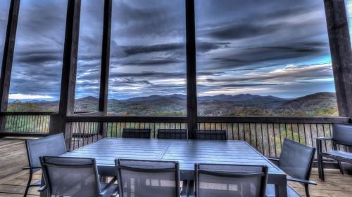 Ridgeline Vistas House | Old Chicago