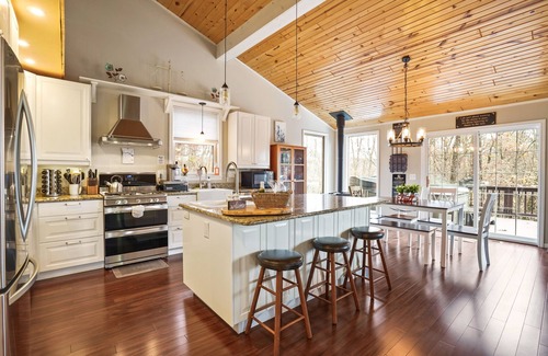 Creola Cabin | Old Faithful Getaway | Fire Pit | HotTub
