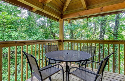 Sevierville House | Old Glory, Pool Table, Pool access, WIFI, Free Attraction Tickets!