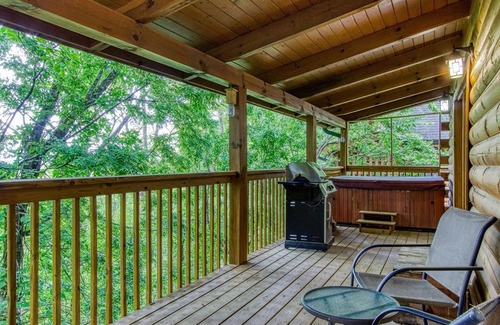 Sevierville House | Old Glory, Pool Table, Pool access, WIFI, Free Attraction Tickets!