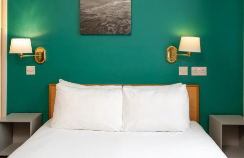 Hull Hotel | Old Grey Mare Inn by Greene King Inns