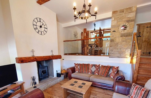 Hepworth House | OLD HAY BARN, pet friendly, character holiday cottage in Hepworth