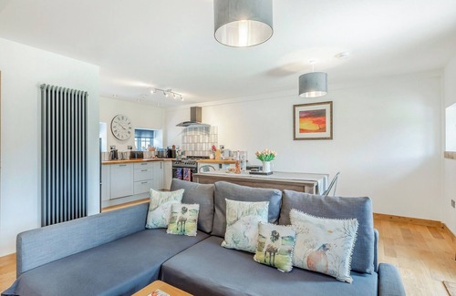 Honiton Cottage | Old Highwood - Piggy in the Middle