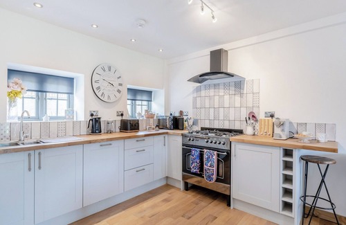 Honiton Cottage | Old Highwood - Piggy in the Middle