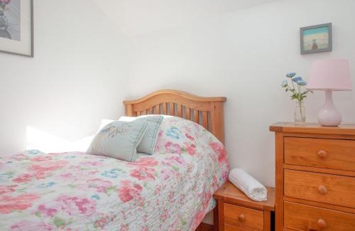 Honiton House | Old Highwood - Piglet Cottage