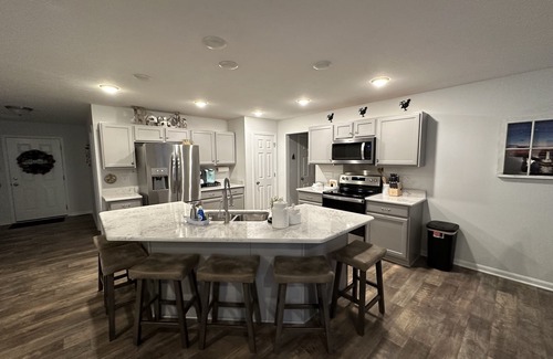 Huron House | OLD HOMESTEAD #1- STUNNING LAKE VIEWS! STEPS FROM LAKE ERIE!