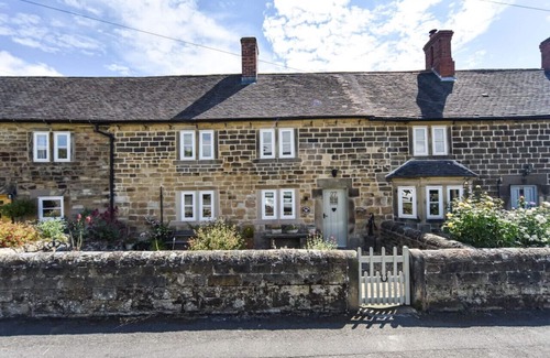 Alfreton Cottage | Old Horns Cottage -Beautiful Country Style, Close by to the picturesque Peak District