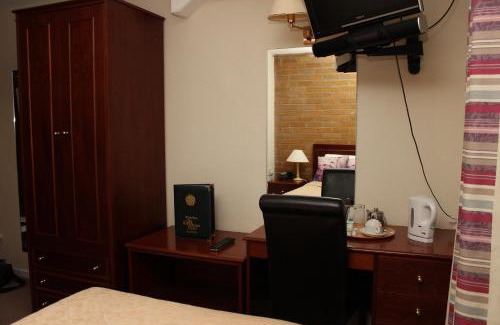 Pembroke Hotel | Old Kings Arms Hotel