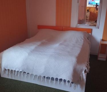 Szeged Apartment | Old Lady