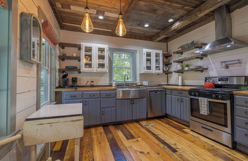 Sullivan House | Old Maine style w/modern amenities - dog friendly