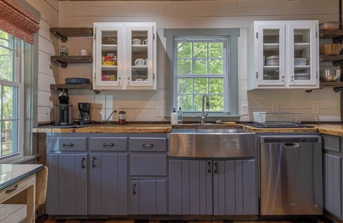 Sullivan House | Old Maine style w/modern amenities - dog friendly