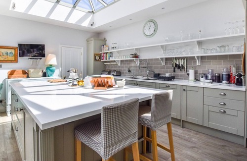 Chipping Norton House | Old Manse - sleeps 10 guests in 5 bedrooms