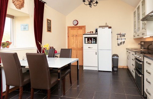 Lewis and Harris Cottage | OLD MISSION HALL, pet friendly, country holiday cottage in Cromore