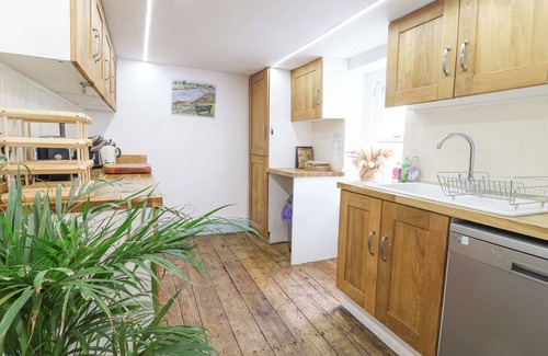 Lyme Regis Cottage | Old Monmouth