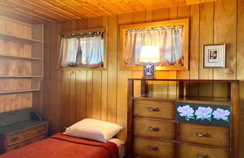Polson Cottage | Old Orchard Sanctuary: Spacious Retreat w/Fireplace