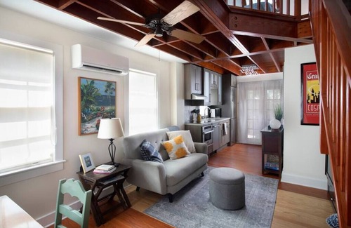 Old Town Cottage | Old Town home a short walk to Duval/Couples Oasis