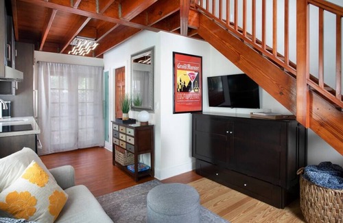 Old Town Cottage | Old Town home a short walk to Duval/Couples Oasis