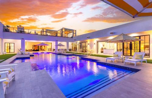 South Scottsdale House | Old Town Scottsdale Luxury Villa - Heated Pool, Spa, Rooftop Deck, Sauna, Speakeasy