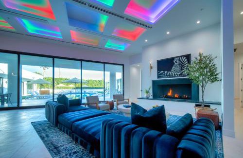 South Scottsdale House | Old Town Scottsdale Luxury Villa - Heated Pool, Spa, Rooftop Deck, Sauna, Speakeasy