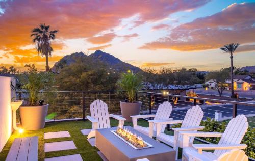 South Scottsdale House | Old Town Scottsdale Luxury Villa - Heated Pool, Spa, Rooftop Deck, Sauna, Speakeasy